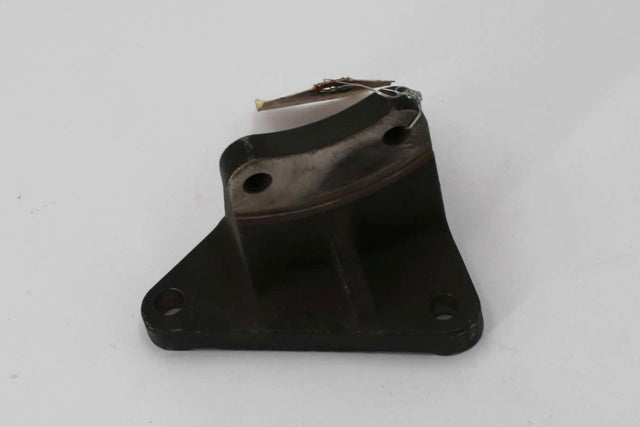 BOBCAT ­-­ 6924333 ­-­ BRACKET - 1100 AND 400 SERIES