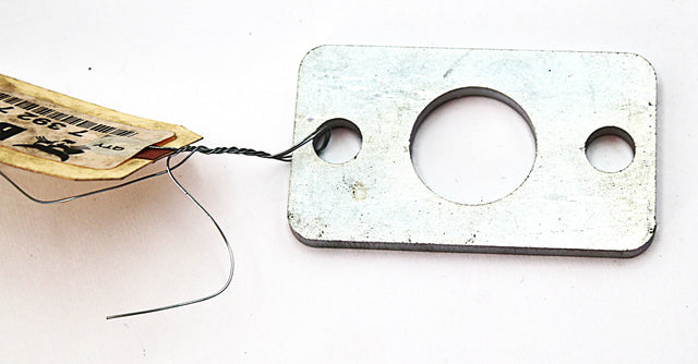 BOBCAT ­-­ 7392702 ­-­ PLATE BRACE