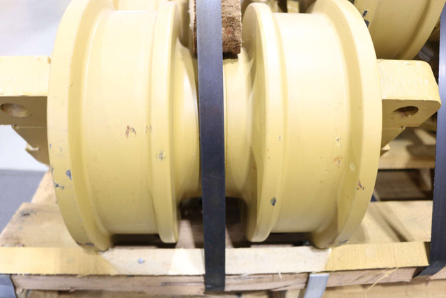 TIGERCAT ­-­ CW259 ­-­ ROLLER - D6 - TRACTOR - DOUBLE FLANGE - KTSU