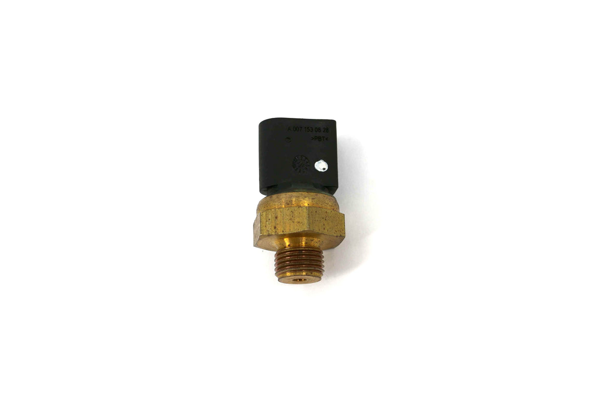 MERCEDES ­-­ A0071530828 ­-­ OIL PRESSURE SENSOR