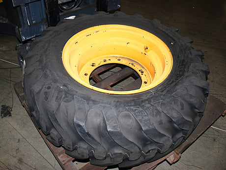 LEEBOY ­-­ 985850 ­-­ TIRE & WHEEL ASSY RH WIDE 15.5X25 - 785 GRADER