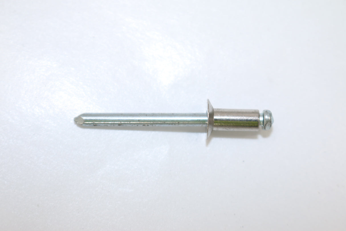 PREVOST ­-­ G1010062-002 ­-­ RIVET BLIND CSC-64