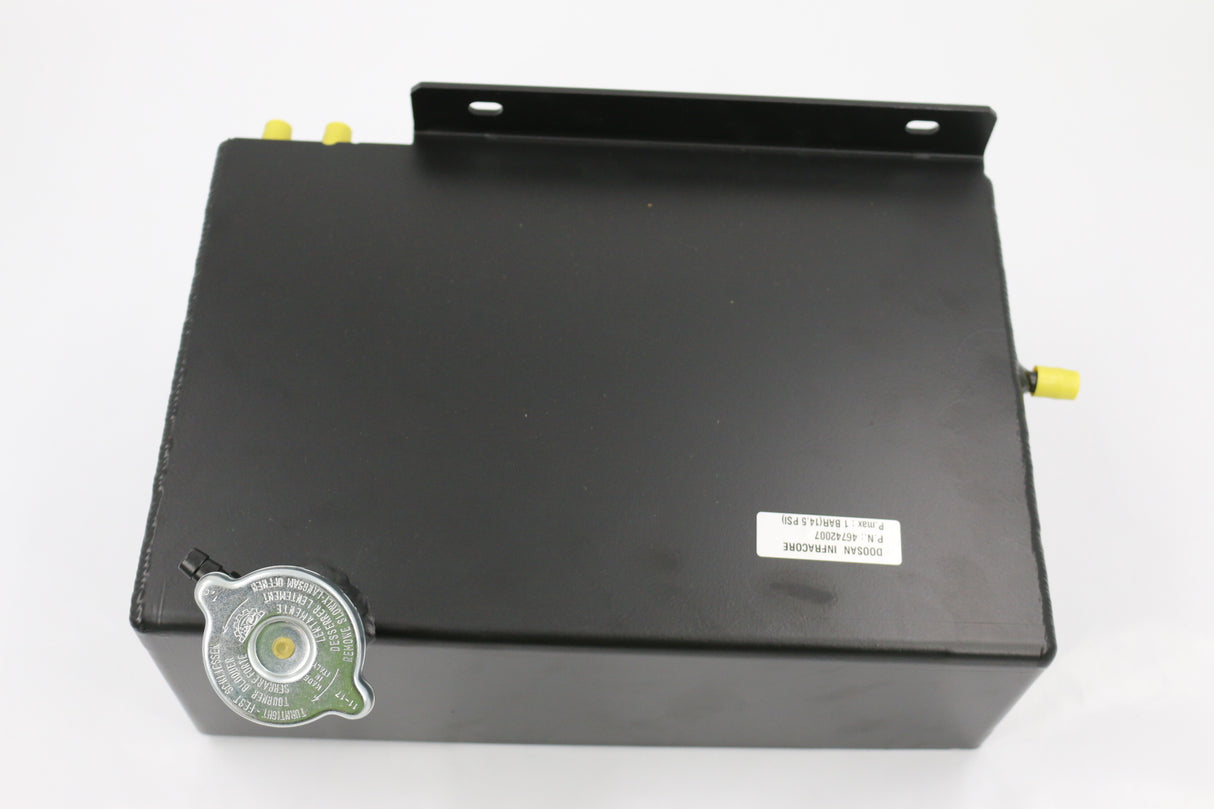 BOBCAT PORTABLE POWER ­-­ 46742007 ­-­ TANK - HEADER - 9 LITERS