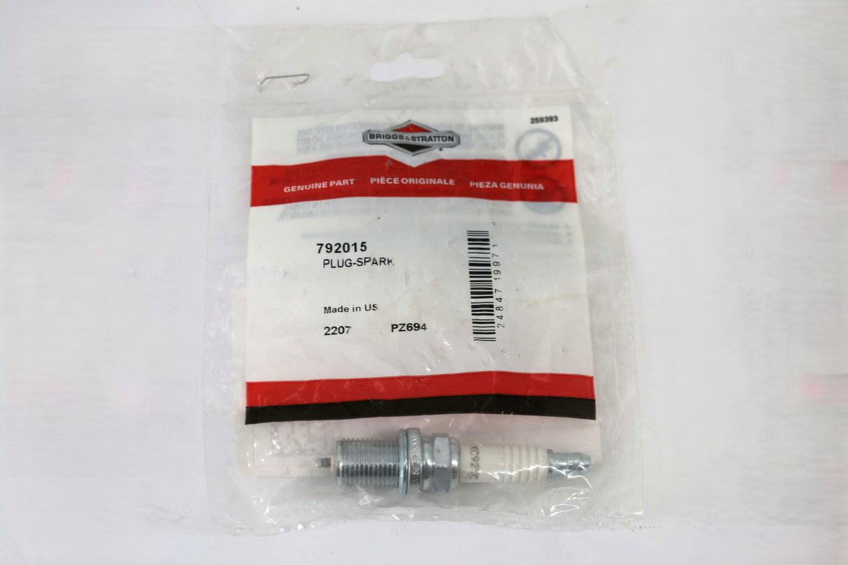 BRIGGS & STRATTON ­-­ 792015 ­-­ SPARK PLUG