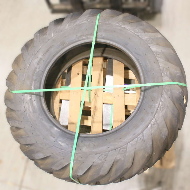 GOODYEAR ­-­ 16.9-28 152A8 ­-­ TYRE 16.9X28X12 R-4