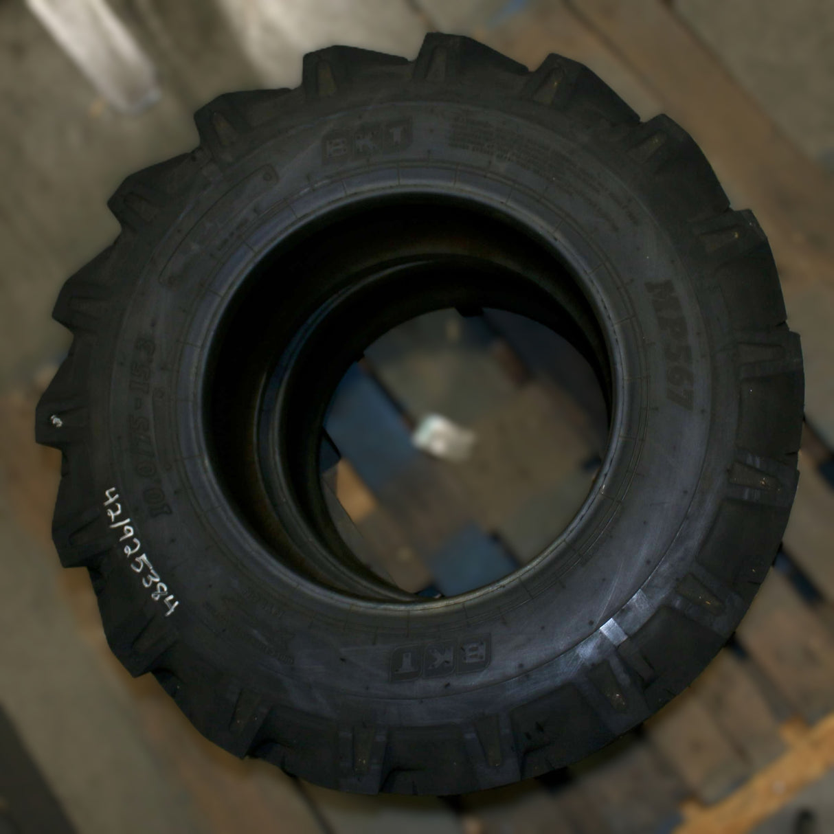 BKT TIRES ­-­ 94057573 ­-­ TYRE 10.0/75-15.3 AGRICULTURAL