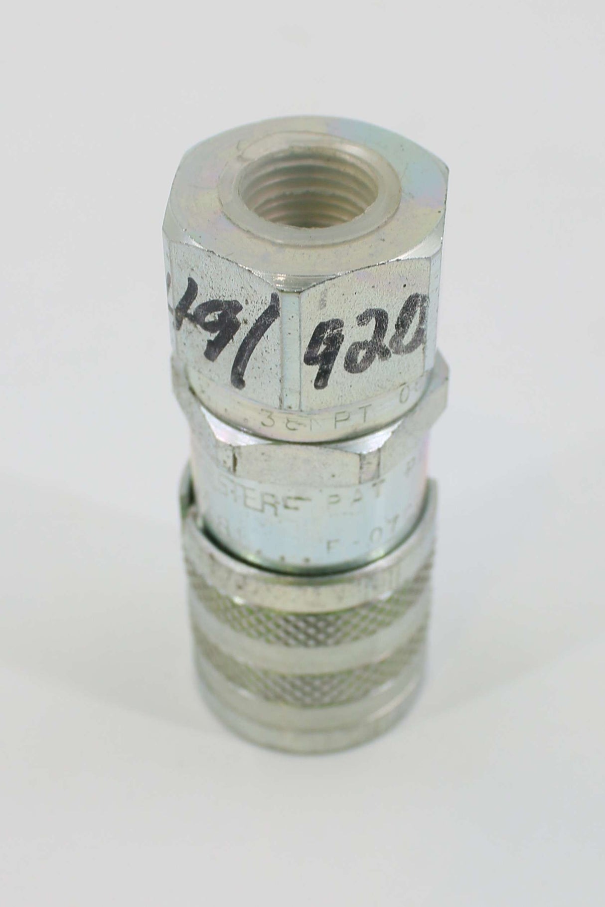 FASTER ­-­ 2FFN38 GAS F 2V ­-­ COUPLING FLAT FACE STAINLESS 3/8in THREAD FEMALE