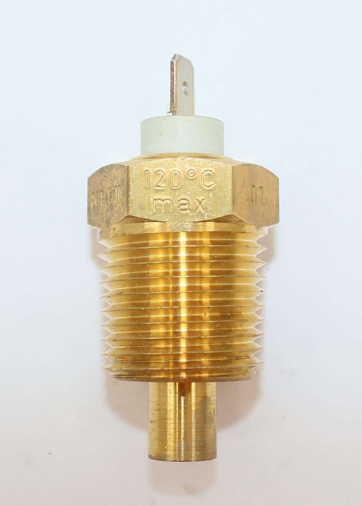 VDO ­-­ 323-801-001-010 ­-­ SENSOR - TEMPERATURE 40-120C 1/2 NPT EARTH 6-24V