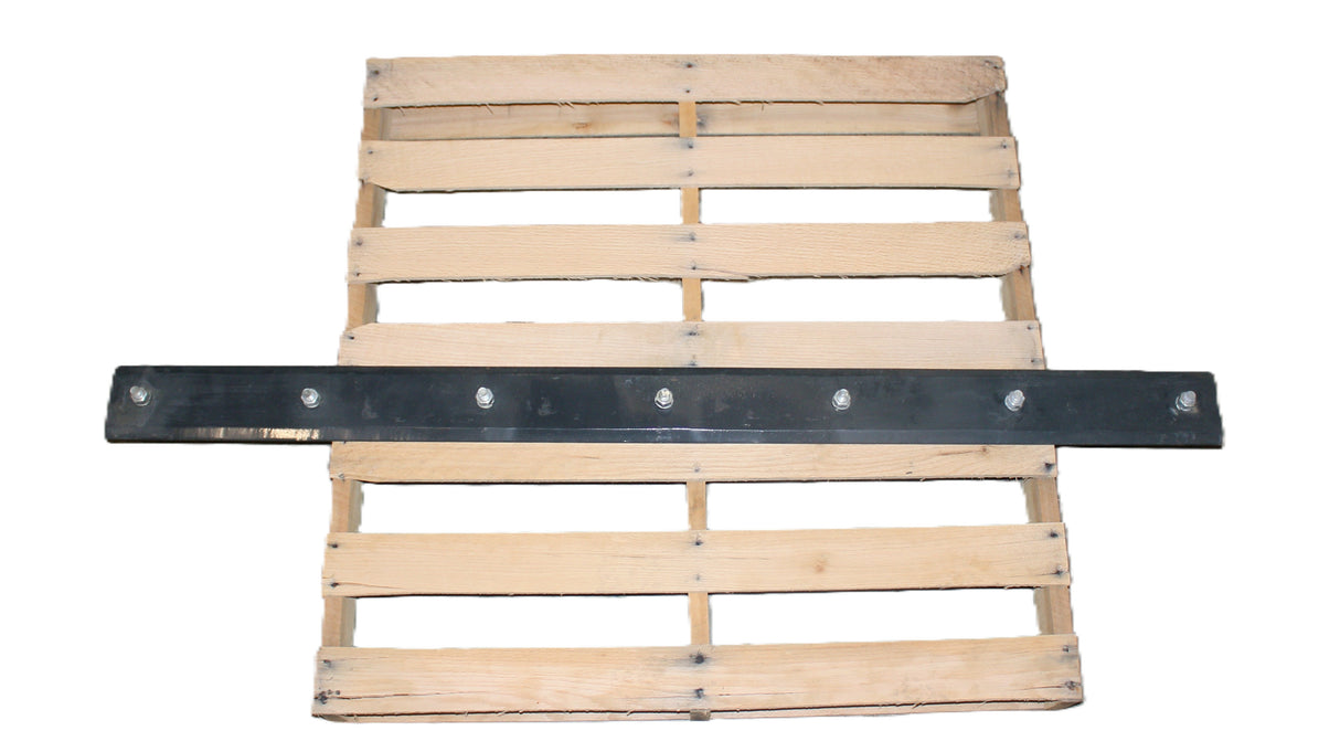 BOBCAT ­-­ 7393039 ­-­ CUTTING EDGE KIT 66in