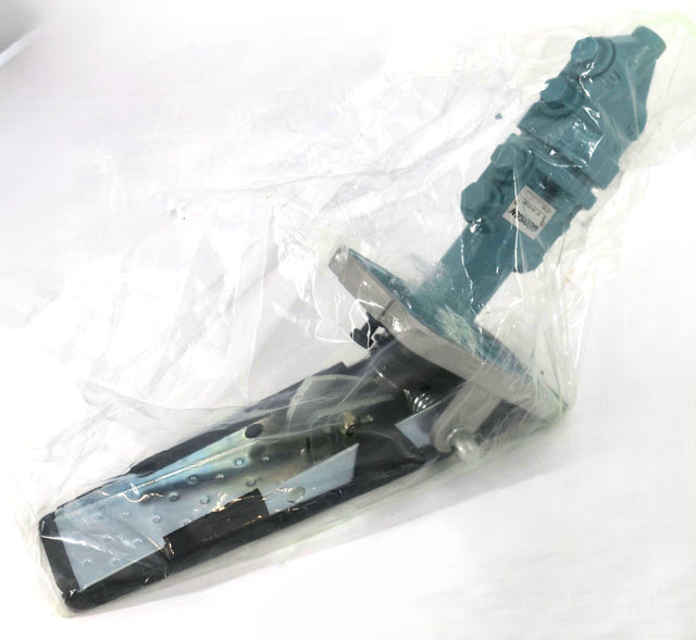 DOOSAN ­-­ 420-00239B ­-­ FOOT BRAKE VALVE