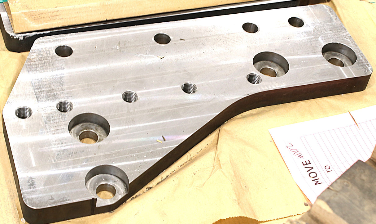 ARROWHEAD WINCH ­-­ 100687 ­-­ MOUNTING PLATE - RH
