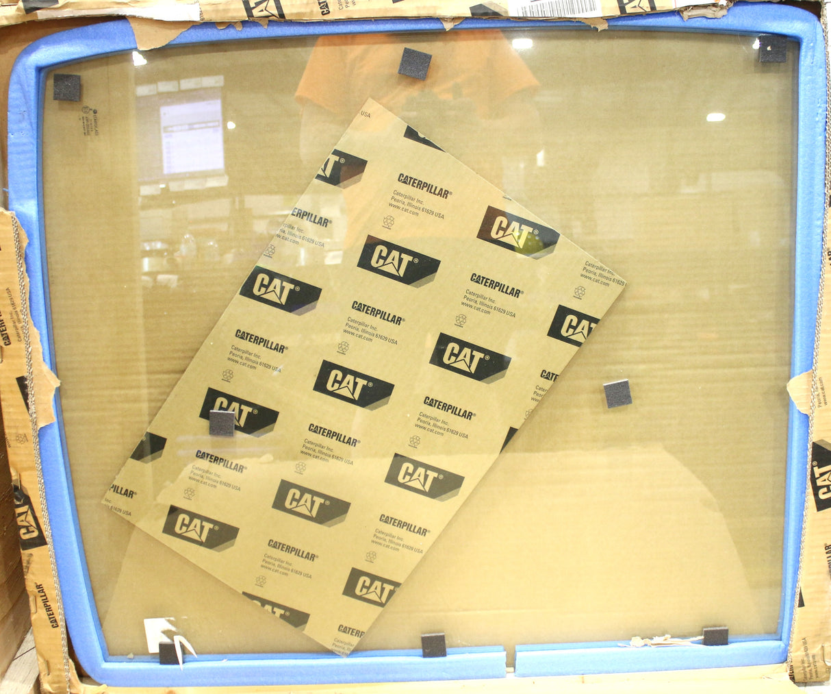 CATERPILLAR ­-­ 1225721 ­-­ WINDSHIELD