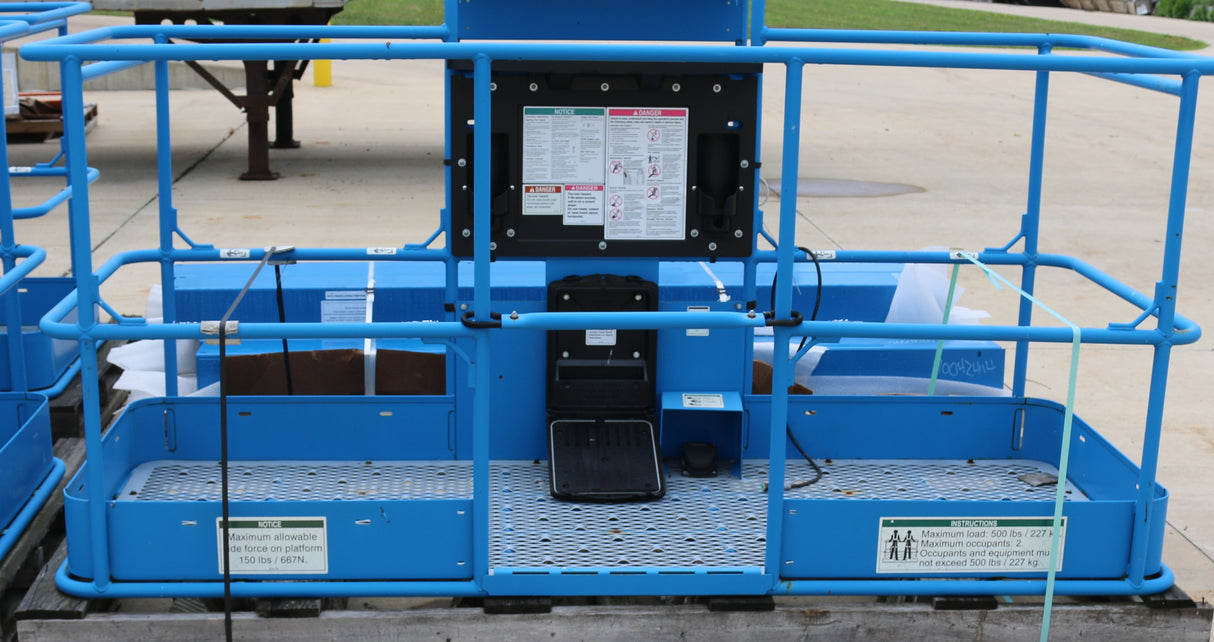 JLG ­-­ 70040739 ­-­ PLATFORM - ASSY - 8FT - SERV