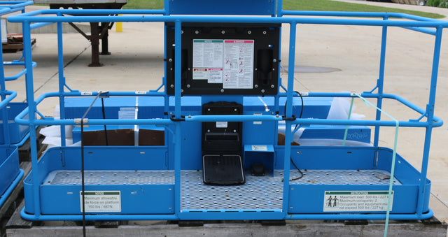 JLG ­-­ 70040739 ­-­ PLATFORM - ASSY - 8FT - SERV