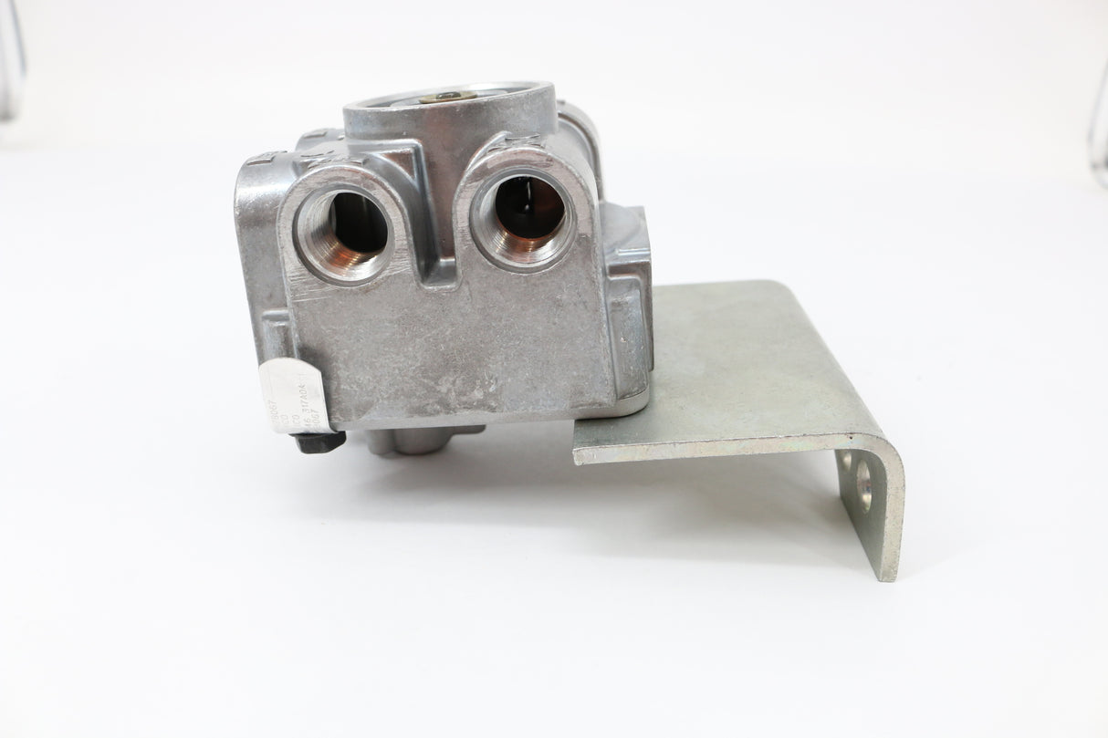 WABCO ­-­ RKN28067 ­-­ RELAY VALVE
