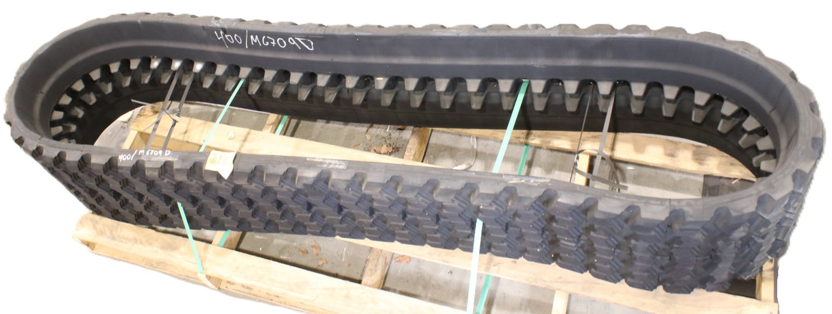 JCB ­-­ 400|M6709D ­-­ TRACK RUBBER