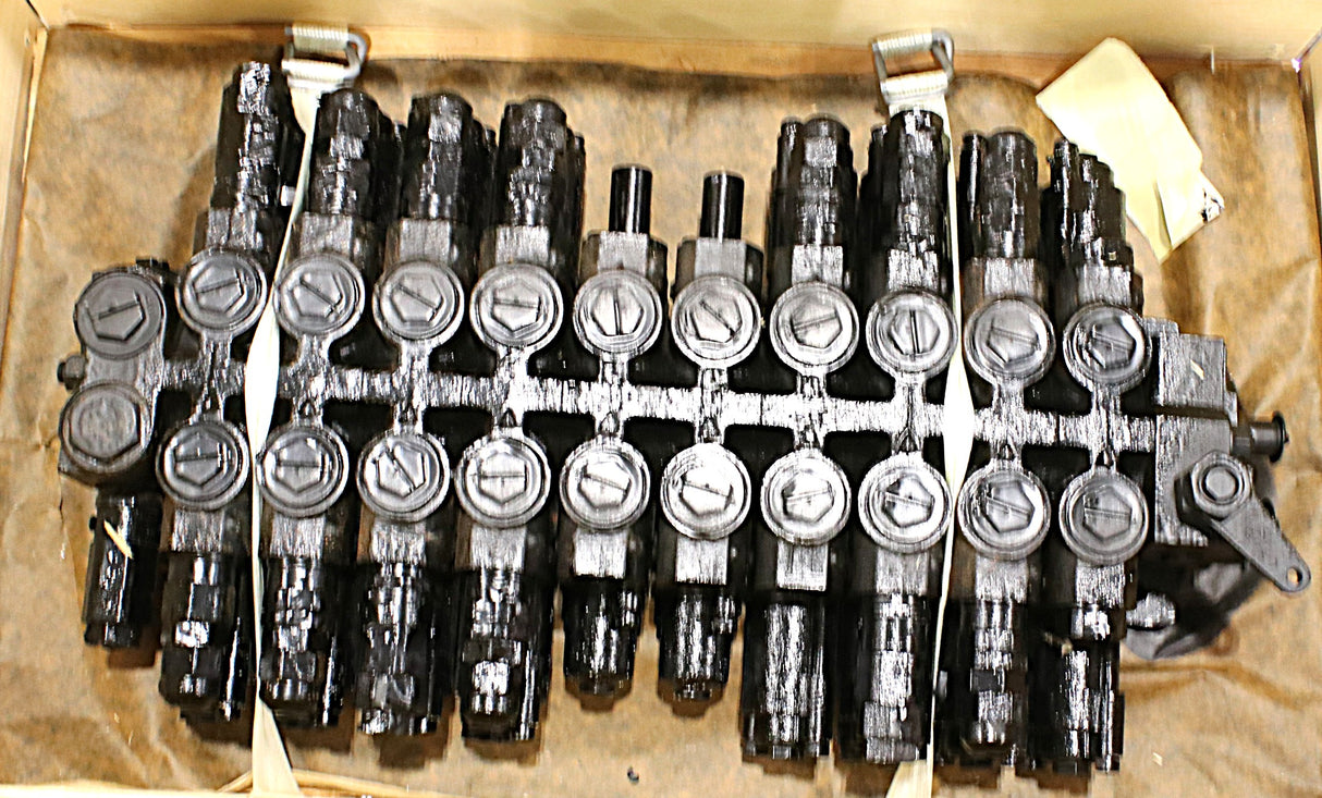 JCB ­-­ 333|S6913 ­-­ BLOCK VALVE 10 SPOOL - SERVO