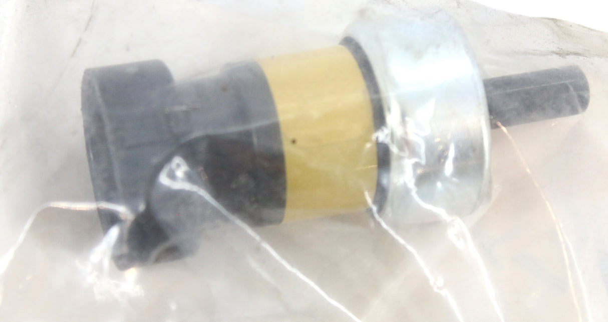 NAVISTAR ­-­ 2042478C2 ­-­ CRUISE SWITCH - YELLOW BAND
