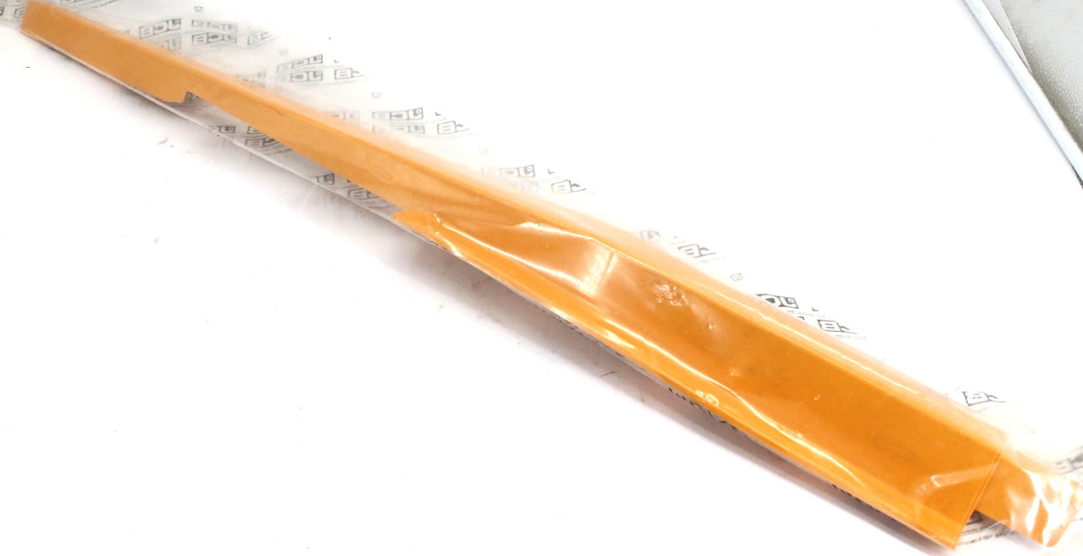 JCB ­-­ 332|E4941 ­-­ RAIL BONNET LOWER RH AWS