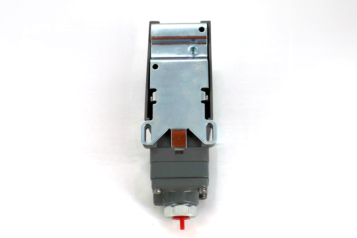 TELEMECANIQUE ­-­ 9012GPG1 ­-­ SWITCH - PRESSURE 220PSIG