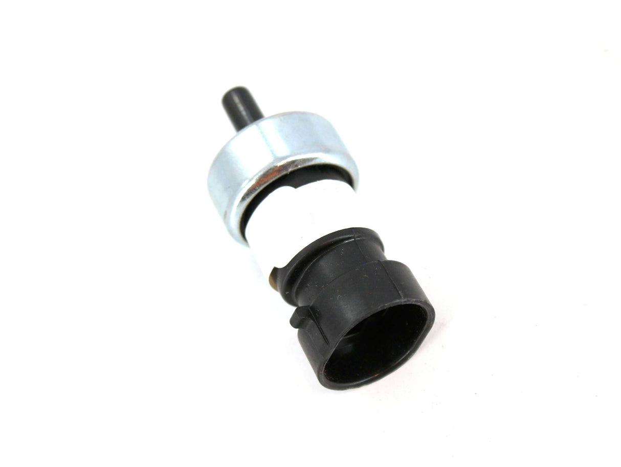 NAVISTAR ­-­ 2035007C2 ­-­ BRAKE SWITCH