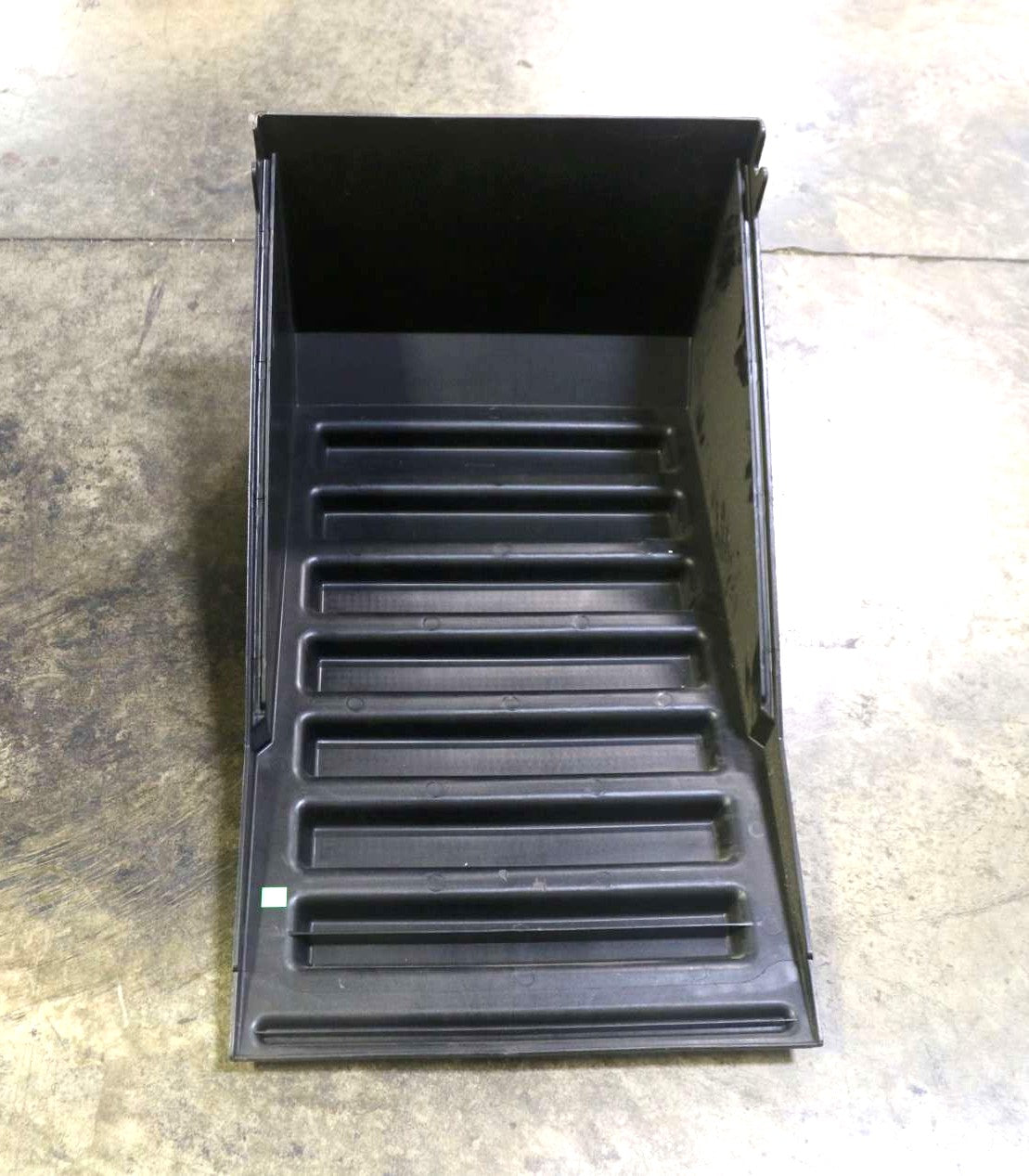 NAVISTAR ­-­ 3596208C91 ­-­ BATTERY COVER