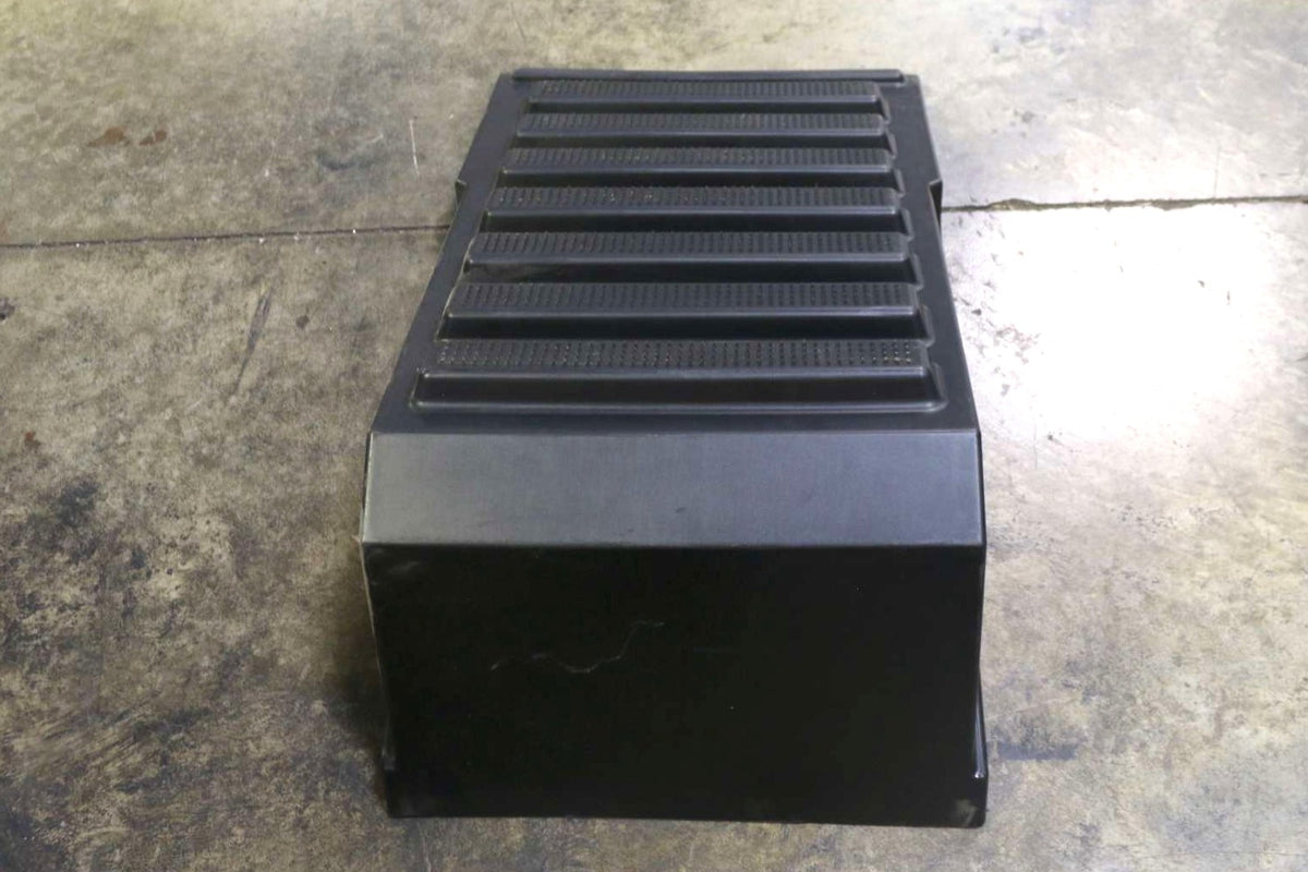 NAVISTAR ­-­ 3596208C91 ­-­ BATTERY COVER
